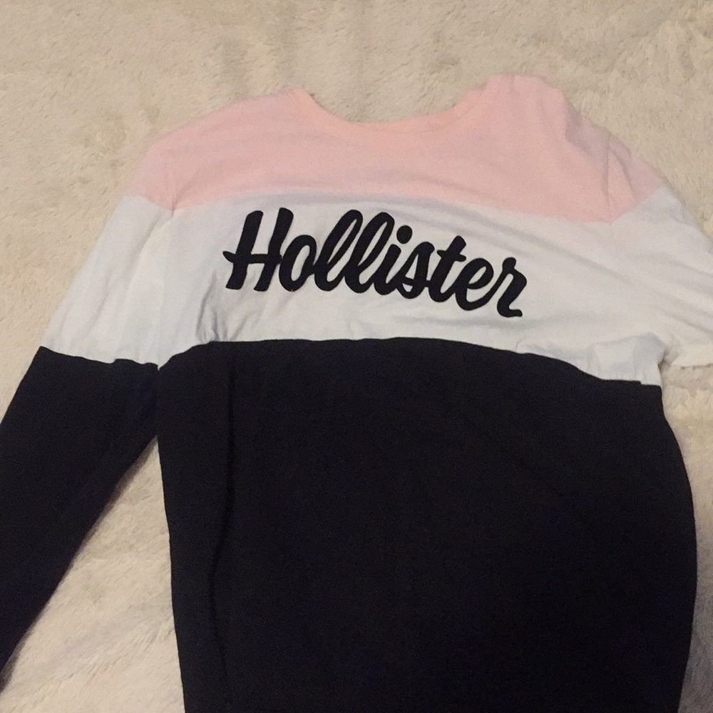 Women's Hollister Block Logo Graphic Tee